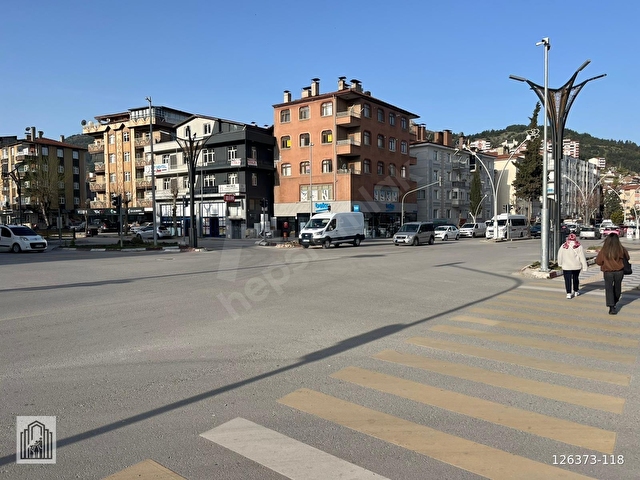 KİRALIK ESKİ NİKSAR YOLU KAVŞAĞINDA 3 ODALI OFİS - Görsel 4