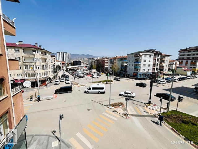KİRALIK ESKİ NİKSAR YOLU KAVŞAĞINDA 3 ODALI OFİS - Görsel 29