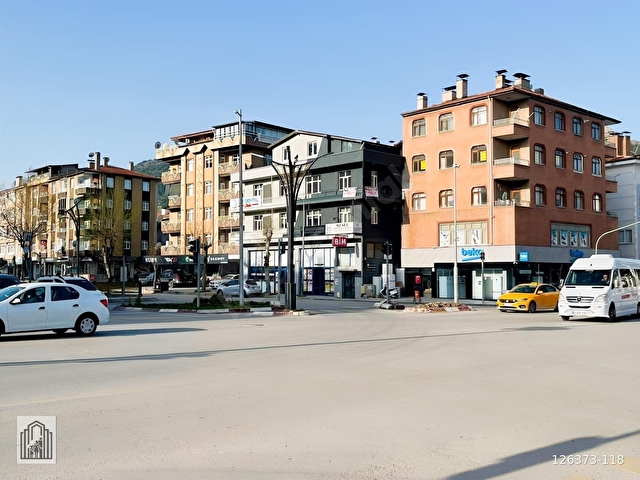 KİRALIK ESKİ NİKSAR YOLU KAVŞAĞINDA 3 ODALI OFİS - Görsel 3