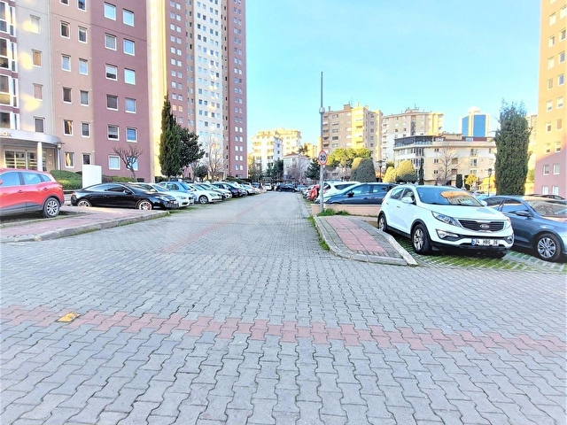 Kozyatağı Baytur Konutlarında Deniz Havuz Manzaralı 1+1 kiralık - Görsel 3