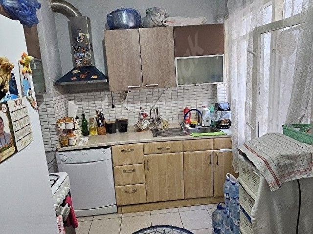aydinlikevlerin girinde otobus duragi onunde 3 kat bagimsiz salon 120 m2 satilik daire - Görsel 7
