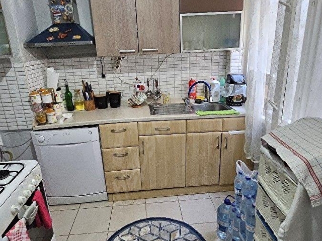 aydinlikevlerin girinde otobus duragi onunde 3 kat bagimsiz salon 120 m2 satilik daire - Görsel 8