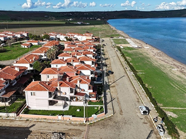 EĞRİTAŞTA DENİZ MANZARALI BAKIMLI VİLLA - Görsel 6