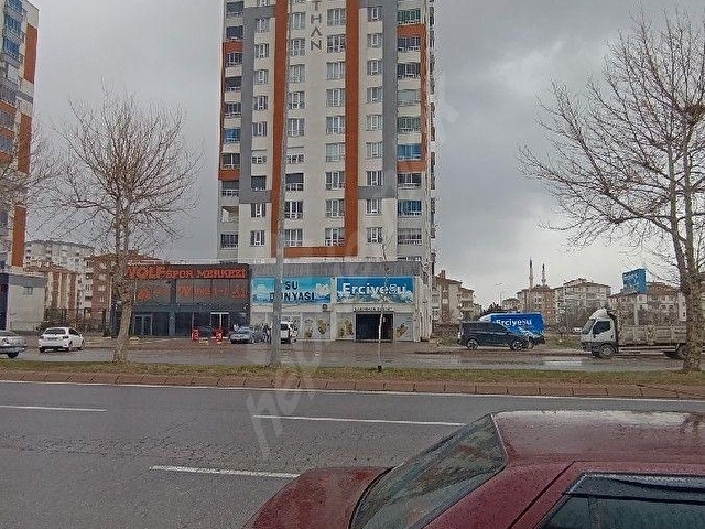 BAĞDAT CADDESİ ÜZERİ HOBİ BAHCELİ GENİŞ 3+1 SATILIK DAİRE