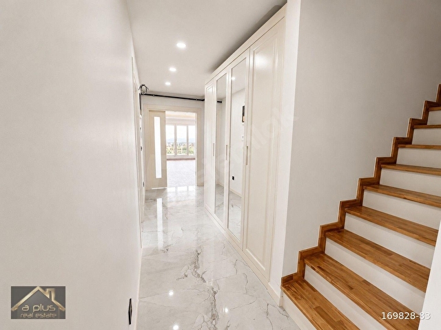 ÇENGELKÖYÜN PRESTİJLİ KONUMUNDA 272 m2 SIFIR 5+2 LÜKS DUBLEKS - Görsel 16