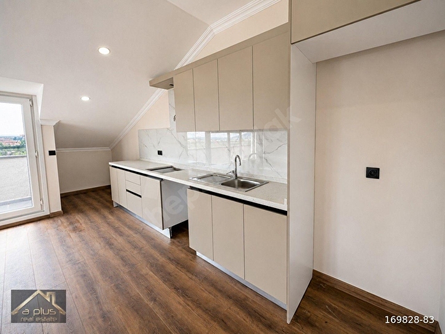 ÇENGELKÖYÜN PRESTİJLİ KONUMUNDA 272 m2 SIFIR 5+2 LÜKS DUBLEKS - Görsel 24