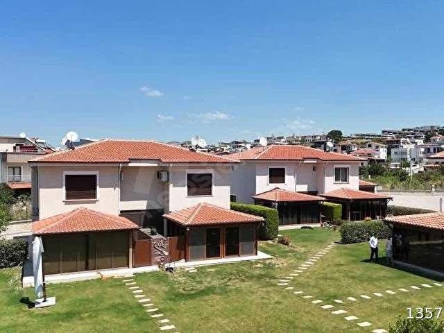 SOĞUCAK HAVUZLU SİTE İÇERİSİNDE 3+1 GENİŞ VİLLA