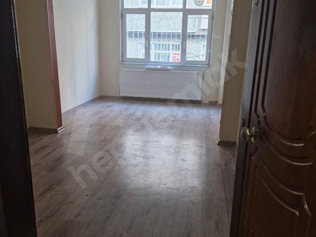 AKŞENDEN FATİH KOCAMUSTAFAPAŞA KARAKULAK SOKAKTA 1.KAT 80M² SATILIK DAİRE