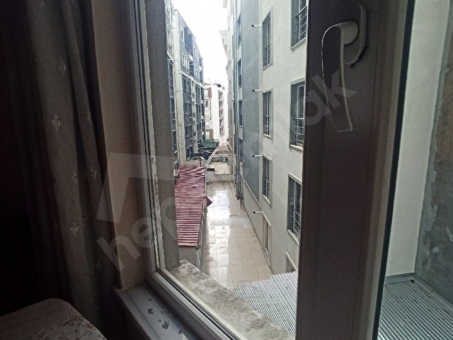 AVM ARKASI SATILIK 1+1 EŞYALI DAİRE - Görsel 2