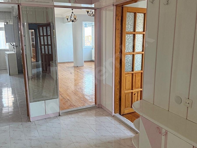 Er gayrimenkulden kiralık cadde üzerinde şehir merkezi kiralık 3 -+1 daire - Görsel 2