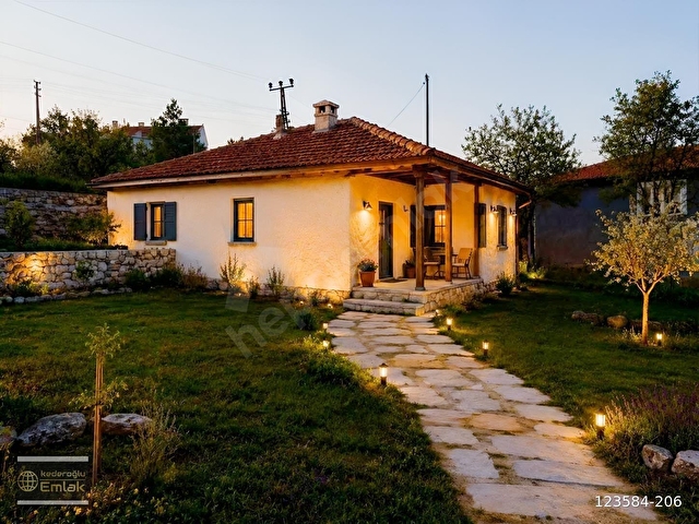 SATILIK KÖY EVİ 1635m2 Arsa Üzerinde Arsa Parasına
