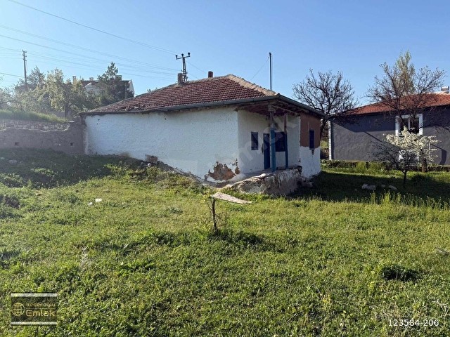 SATILIK KÖY EVİ 1635m2 Arsa Üzerinde Arsa Parasına - Görsel 7