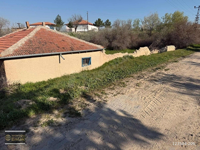 SATILIK KÖY EVİ 1635m2 Arsa Üzerinde Arsa Parasına - Görsel 9