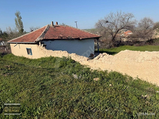 SATILIK KÖY EVİ 1635m2 Arsa Üzerinde Arsa Parasına - Görsel 10