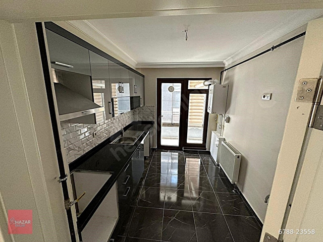 HAZAR EMLAKTAN CADDE PARALELİ YENİ BİNA 2+1+KİLER ASANSÖRLÜ - Görsel 3