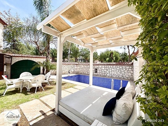 Alaçatı Hacımemişte Nilberkden Muhteşem Konum Kiralık Villa