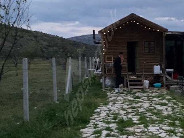 SAHİBİNDEN BARAJ MANZARALI 767 m2 TELLE ÇEVRİLİ BAHÇE - Görsel 3