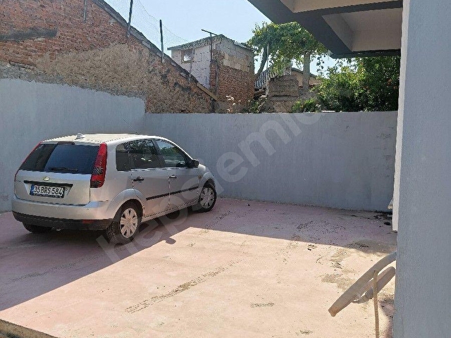 Beyaz Emlak tan Emmioğlu mahallesi çarşı içinde 4.kat 55 mkare asansörlü Yeni bina ACİL satılık. - Görsel 14