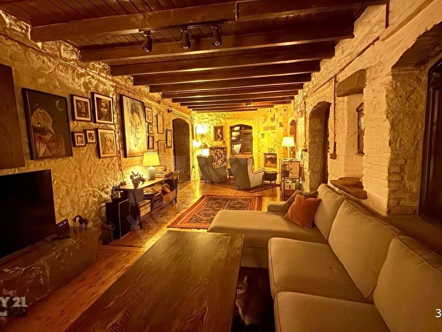 Ayvacık’da Doğa İçerisinde Manzaralı Satılık Taş Ev - Görsel 10