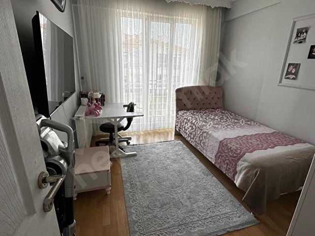 MALAZGİRT MAHALLESİNDE 4+1 TERASLI,8 YILLIK GENİŞ DAİRE - Görsel 4
