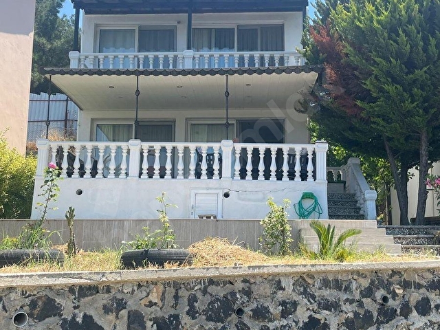 FOÇA KOZBEYLİDE GÜNLÜK TURİSTİK KİRALIK VİLLA