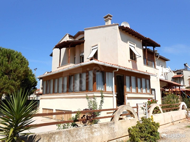 Urla, Kalabak, Muhteşem Deniz Manzaralı, Denize 35 Metre mesafede Dubleks Villa