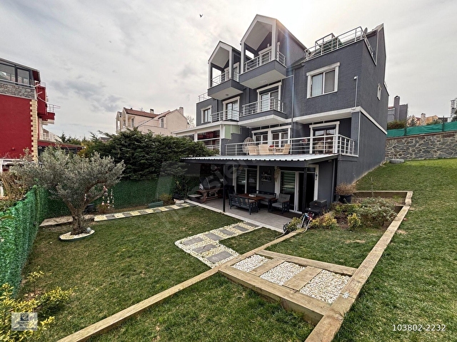 BAHÇEŞEHİR 2.KISIM MAHALLESİNDE FULL TADİLATLI SATILIK 6+2 VİLLA