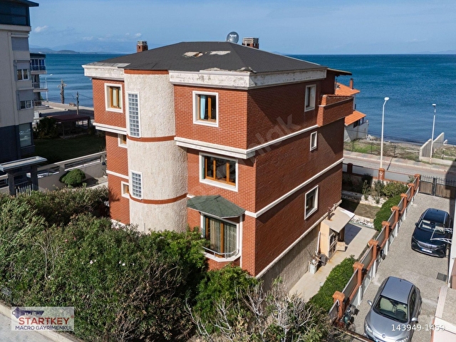 GÜZELBAHÇE SİTELERDE DENİZE SIFIR 450m²ARSA İÇİNDE