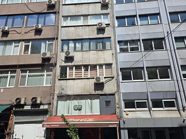 BEYOĞLU CİHANGİR MEBUSAN YOKUŞUNDA DEPOLU İSKANLI SATILIK DÜKKAN - Görsel 2