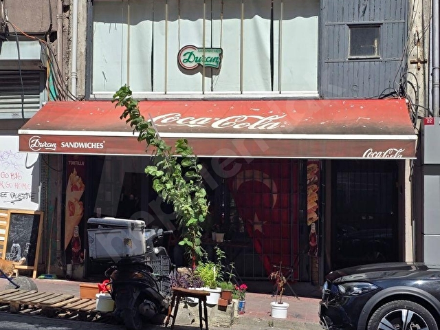 BEYOĞLU CİHANGİR MEBUSAN YOKUŞUNDA DEPOLU İSKANLI SATILIK DÜKKAN