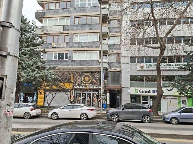 GAZİMUSTAFA  KEMAL BULVARINDA  KATTA 1+1 KOMBİLİ  BÜRO 16.500.TL