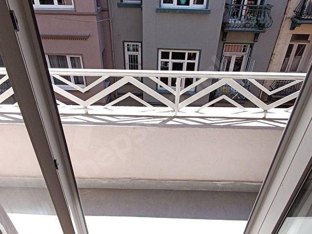 Taksim İlk Yardım Hastanesinin Karşı sokağı Yenilenmiş Eşyalı - Görsel 13