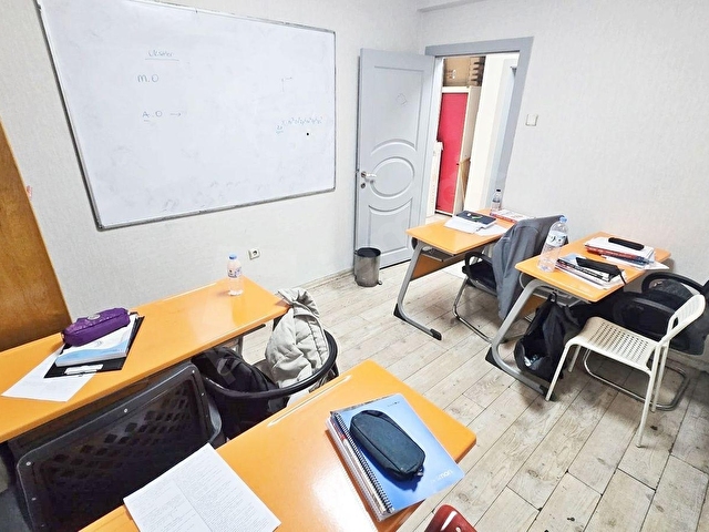 SELANİK 2 SOKAKTA REVİZYONLU 6 BÖLMELİ KİRALIK BOŞ OFİS/BÜRO