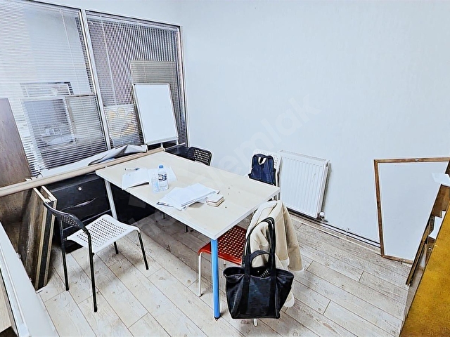 SELANİK 2 SOKAKTA REVİZYONLU 6 BÖLMELİ KİRALIK BOŞ OFİS/BÜRO - Görsel 24