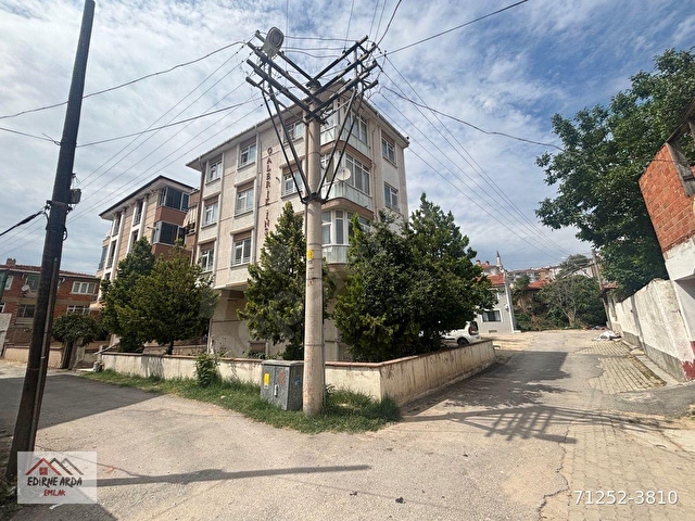 Arda emlak ofisinden Ayşekadın yakını ara kat kapalı balkonlu daire