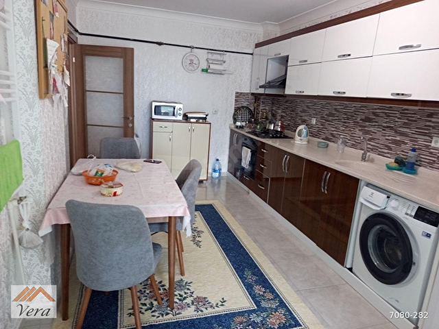 GENİŞ GİYİNME ODALI KATTA CADDE ÜSTÜ ÔN CEPHE KREDİ LİMİTSİZ