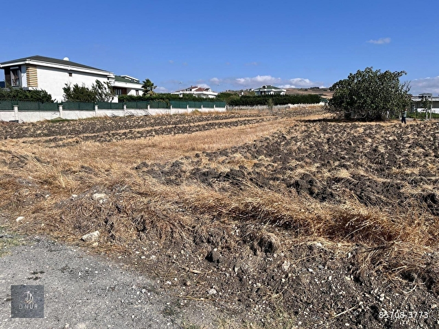 Büyükçekmece Celaliye Villalar Bölgesinde Satılık 1400m2 Arsa