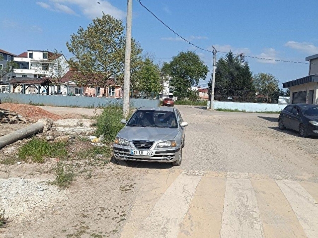 Kartepe Rahmiyede Köşe Parsel Satılık Ticari + Konut 328 M2 %30 3,5 Kat İmarlı Arsa - Görsel 17