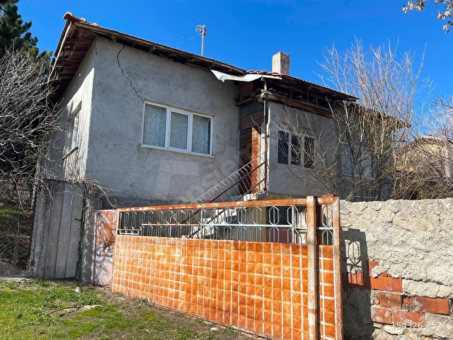 GARANTİ EMLAKtan ALTINBAŞTA TEK TAPU MÜSTAKİL EV 371 m2 ARSASI