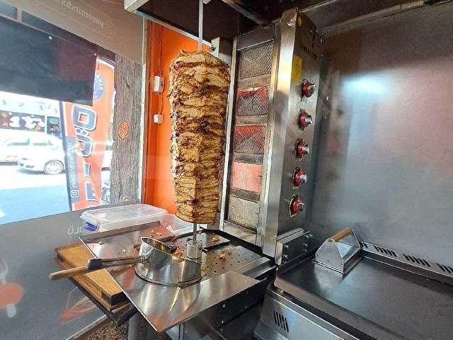 Acilll ! Bayraklı Gümüşpalada İşlek Sokak üzerinde Devren Kiralık Tavuk Döner Dükkanı! - Görsel 3