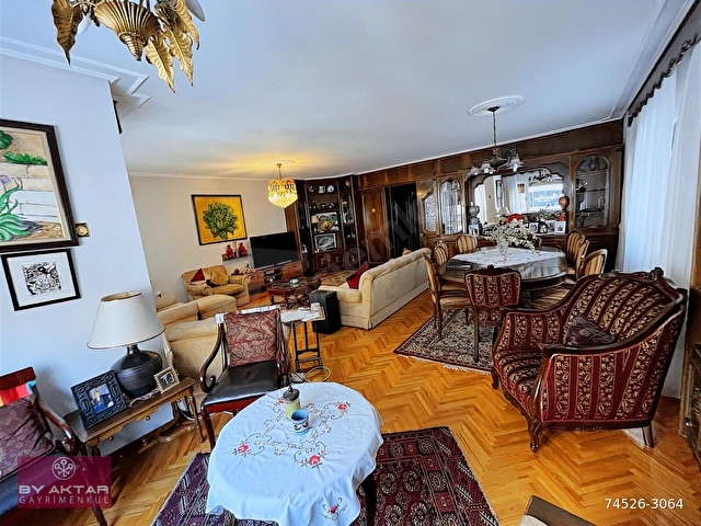 ALSANCAK CUMHURİYET BULVARINDA SATILIK BÜYÜK DAİRE BY AKTARDAN