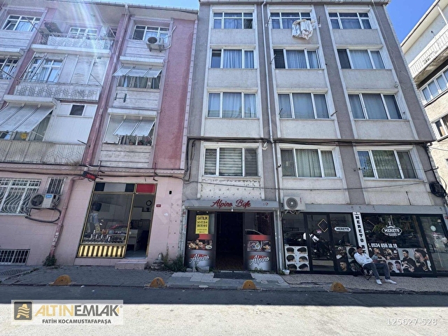 FATİH SUMBÜLEFENDİ DE MERKEZİ KONUMDA DEPOLU DÜKKAN
