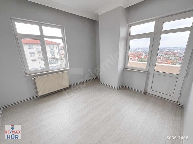 REMAX HÜR UĞUR ÇAKARDAN SERDİVAN KAYMAKAMLIK YANI 3+1 DAİRE - Görsel 5