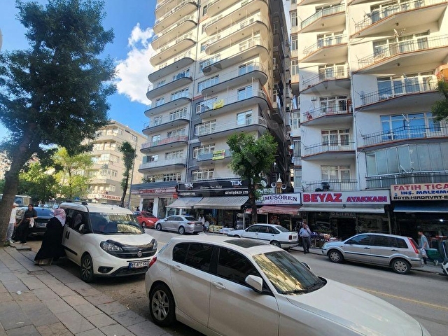 DEMETEVLERDE MERKEZİ KONUMDA ASANSÖRLÜ 126m² 3+1 SİTE DAİRESİ - Görsel 2
