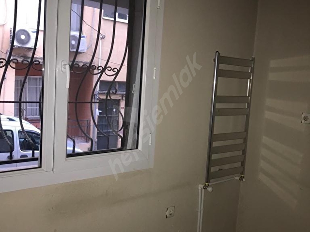 HÜRRİYET MAHALLESİNDE ÜÇ CEPHELİ 2+1 KİLERLİ GENİŞ DAİRE - Görsel 16