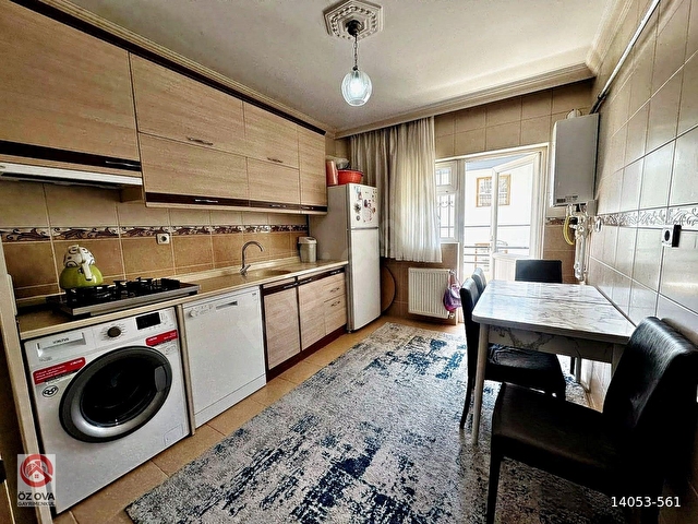 ÇİÇEKLİDE 2+1 GENÇ BİNA ASANSÖRLÜ KAT KONUMLU BAĞIMSIZ BALKONLU