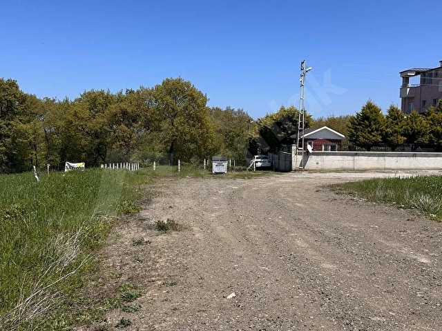 Alanlıda Satılık Köşe Parsel Önü Park - Görsel 12
