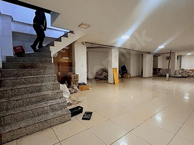 ARIKOĞULLARINDAN ESENYURT ÜÇEVLER KÖŞEBAŞI 400M2 DEPOLU DÜKKAN - Görsel 4