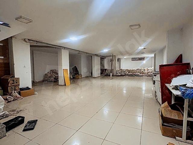 ARIKOĞULLARINDAN ESENYURT ÜÇEVLER KÖŞEBAŞI 400M2 DEPOLU DÜKKAN - Görsel 3