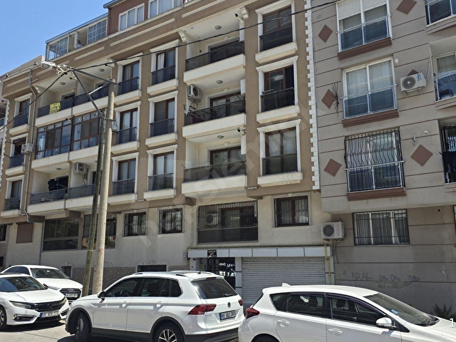 Buca Merkezde Satılık 2+1 Doğalgazlı Daire!